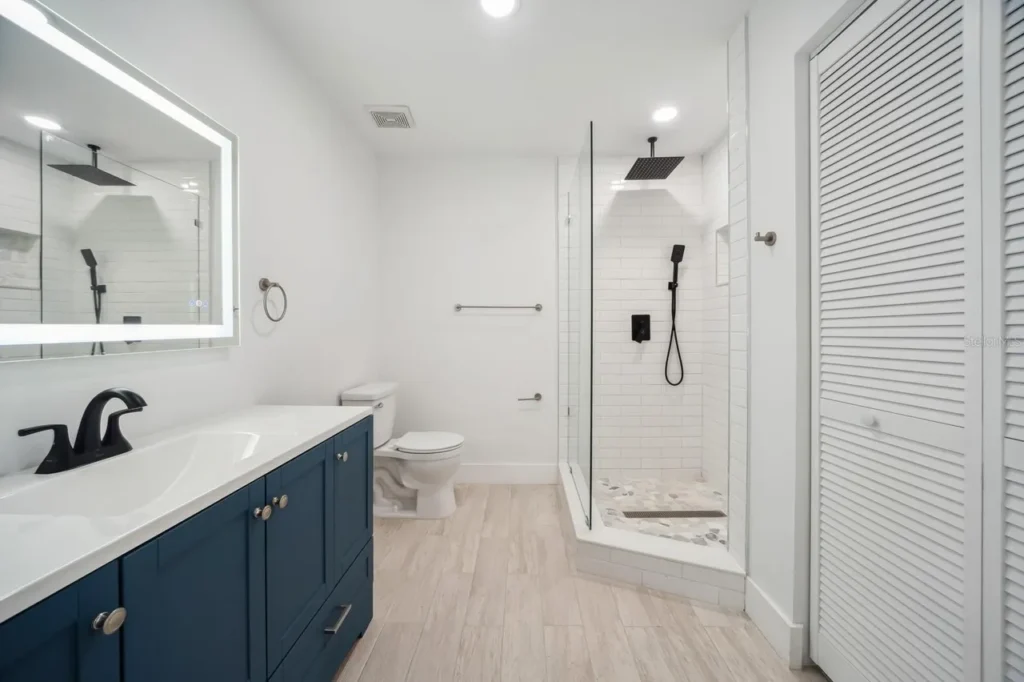 Washroom wall